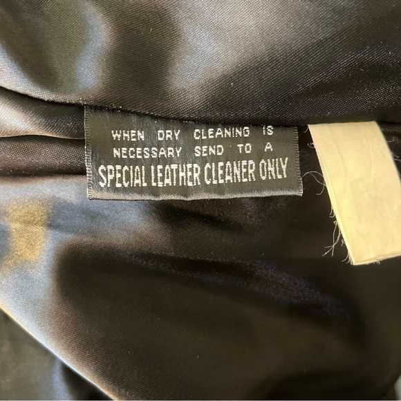 Pristine Vintage Wilson’s Leather Jacket w/ Belt and Hidden Pocket - Picture 7 of 9